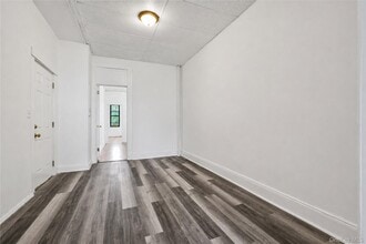 71-60 69th Pl in Queens, NY - Building Photo - Building Photo