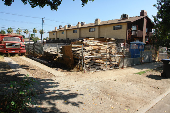 728 E Palm Ave in Burbank, CA - Building Photo - Building Photo