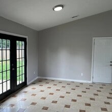 4613 Beechbrook Rd in Louisville, KY - Foto de edificio - Building Photo