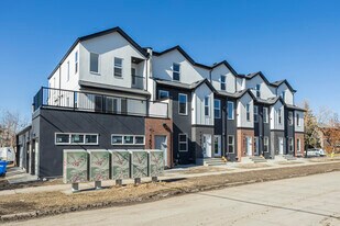 235 14 Av NE in Calgary, AB - Building Photo