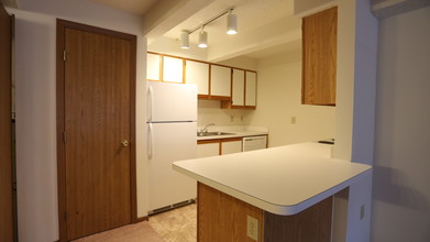 Muirwood Village Apartments in Zanesville, OH - Building Photo - Interior Photo