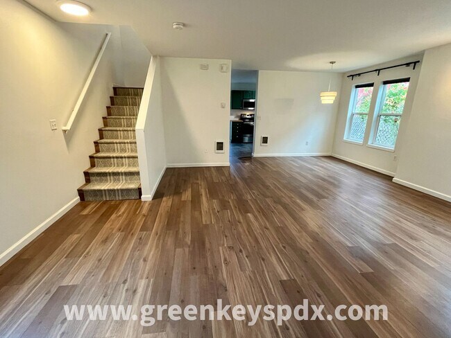 5025 N Newark St in Portland, OR - Building Photo - Building Photo