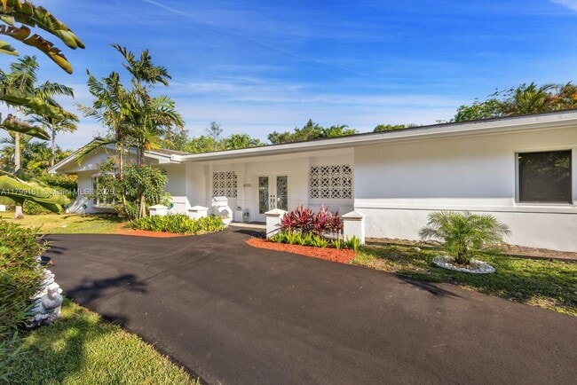 6970 SW 124th St in Miami, FL - Building Photo - Building Photo