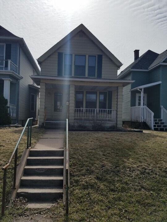 3714 Grand Ave in Duluth, MN - Building Photo