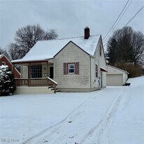 35 E Faith St in Struthers, OH - Building Photo