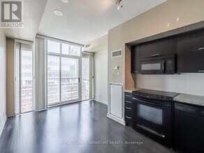 21-1021 Nelson St in Toronto, ON - Building Photo - Building Photo