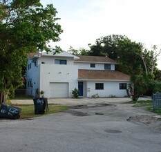 749 NE 122nd St in Miami, FL - Foto de edificio - Building Photo