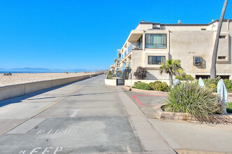 15 15th St, Unit 13 in Hermosa Beach, CA - Building Photo - Building Photo