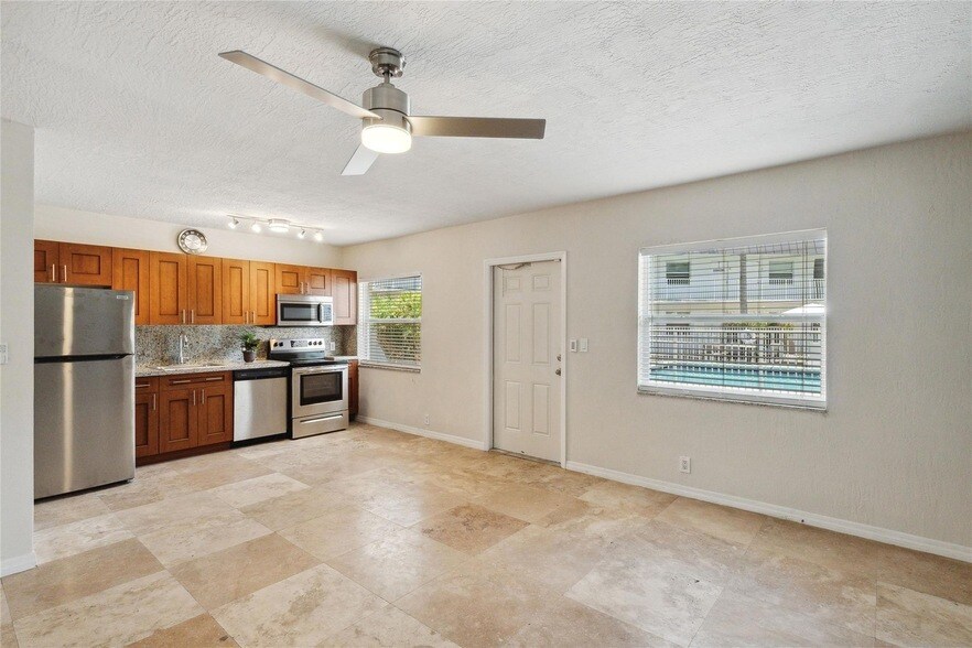 1470 N Dixie Hwy, Unit 4 in Fort Lauderdale, FL - Building Photo