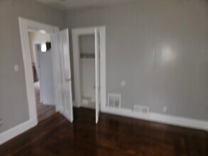 107 Thompson St, Unit 2nd floor in New Haven, CT - Foto de edificio - Building Photo