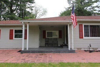 140 Jensen Rd in Vestal, NY - Building Photo - Building Photo