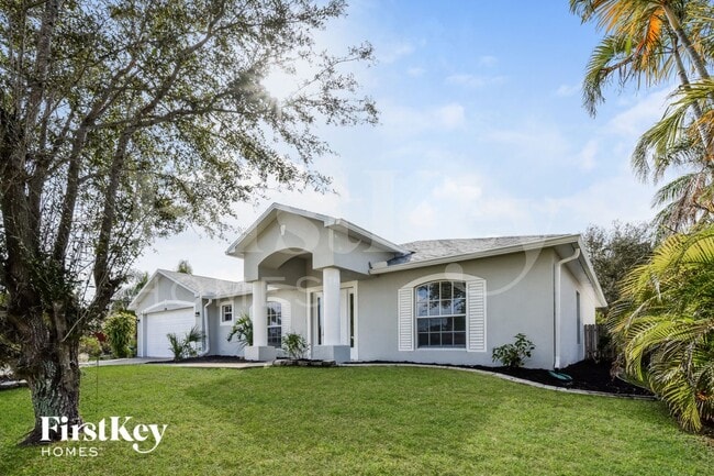 120 SE 46th St in Cape Coral, FL - Foto de edificio - Building Photo