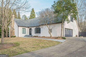 4562 Columns Dr SE in Marietta, GA - Building Photo - Building Photo