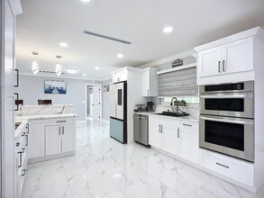 6531 Santiago Ct in Apollo Beach, FL - Foto de edificio - Building Photo