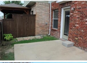 8704 Manhattan Ave in Plano, TX - Building Photo - Building Photo