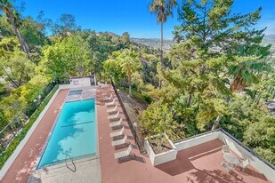 4295 Vía Arbolada in Los Angeles, CA - Building Photo