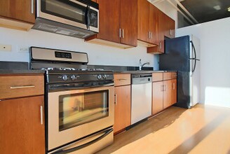 2125 S Indiana Ave in Chicago, IL - Building Photo - Building Photo