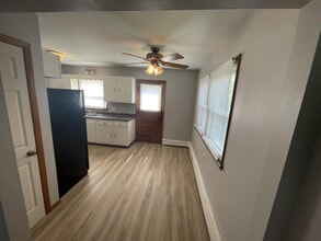 1876 Murphy Woods Rd in Beloit, WI - Foto de edificio - Building Photo