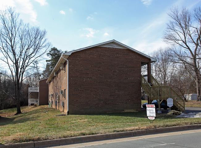 112 Pineview Dr in Kernersville, NC - Building Photo - Building Photo