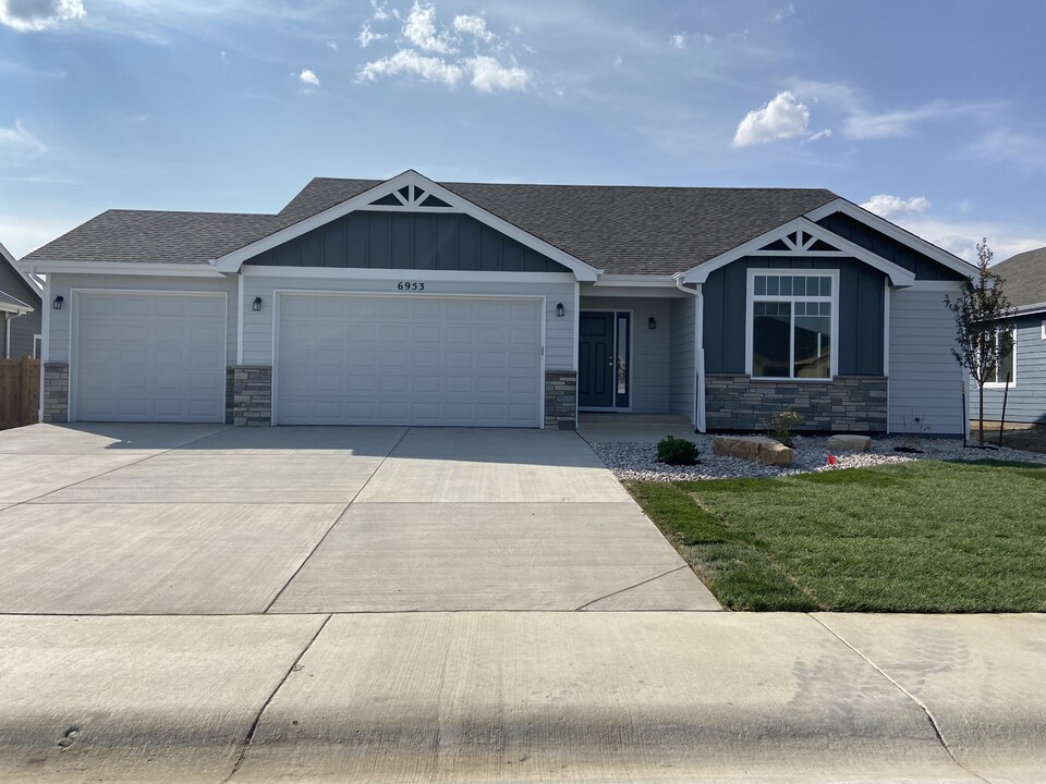 6953 Grassy Range Dr in Wellington, CO - Building Photo