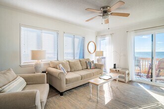 275 W First St in Ocean Isle Beach, NC - Building Photo - Building Photo