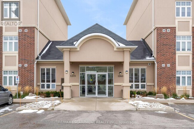 1370 Costigan Rd in Milton, ON - Building Photo - Building Photo