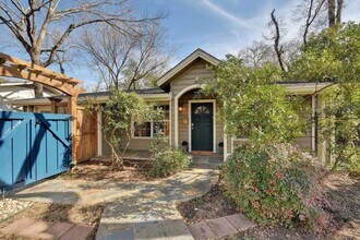 1909 Winsted Ln in Austin, TX - Foto de edificio - Building Photo