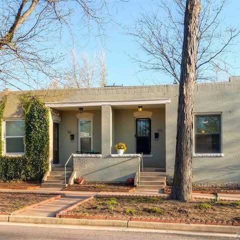 property at 914 E Iowa Ave