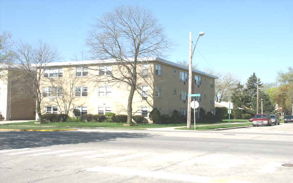 4007 W Dobson St in Skokie, IL - Building Photo