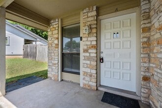 608 Country Aire Dr in Round Rock, TX - Building Photo - Building Photo
