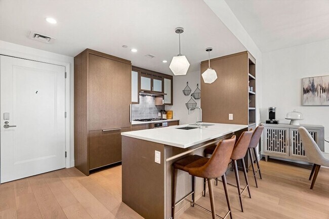 100 Lovejoy Wharf, Unit 3G in Boston, MA - Building Photo - Building Photo