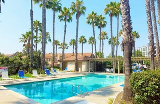 10194 Wateridge Cir unit 152 in San Diego, CA - Building Photo