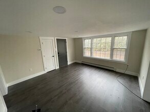 159 Washington St, Unit Upstairs in Doylestown, PA - Foto de edificio - Building Photo