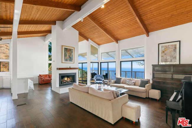 4262 Avenida De La Encinal in Malibu, CA - Building Photo - Building Photo