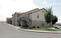 Hearthstone Village in Avenal, CA - Foto de edificio - Building Photo