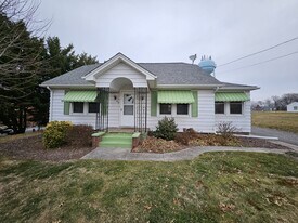 513 E Baltimore St in Taneytown, MD - Building Photo