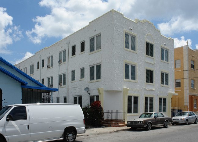 Wentworth Apartments in Miami, FL - Building Photo - Building Photo