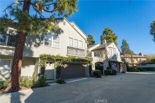4 Auvergne in Newport Beach, CA - Building Photo