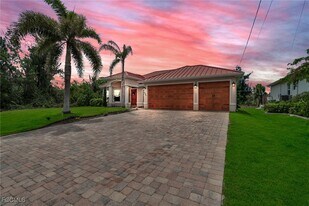 3326 SW 8th St in Cape Coral, FL - Building Photo
