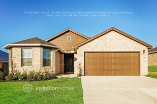 444 Kaufman Dr in Azle, TX - Building Photo