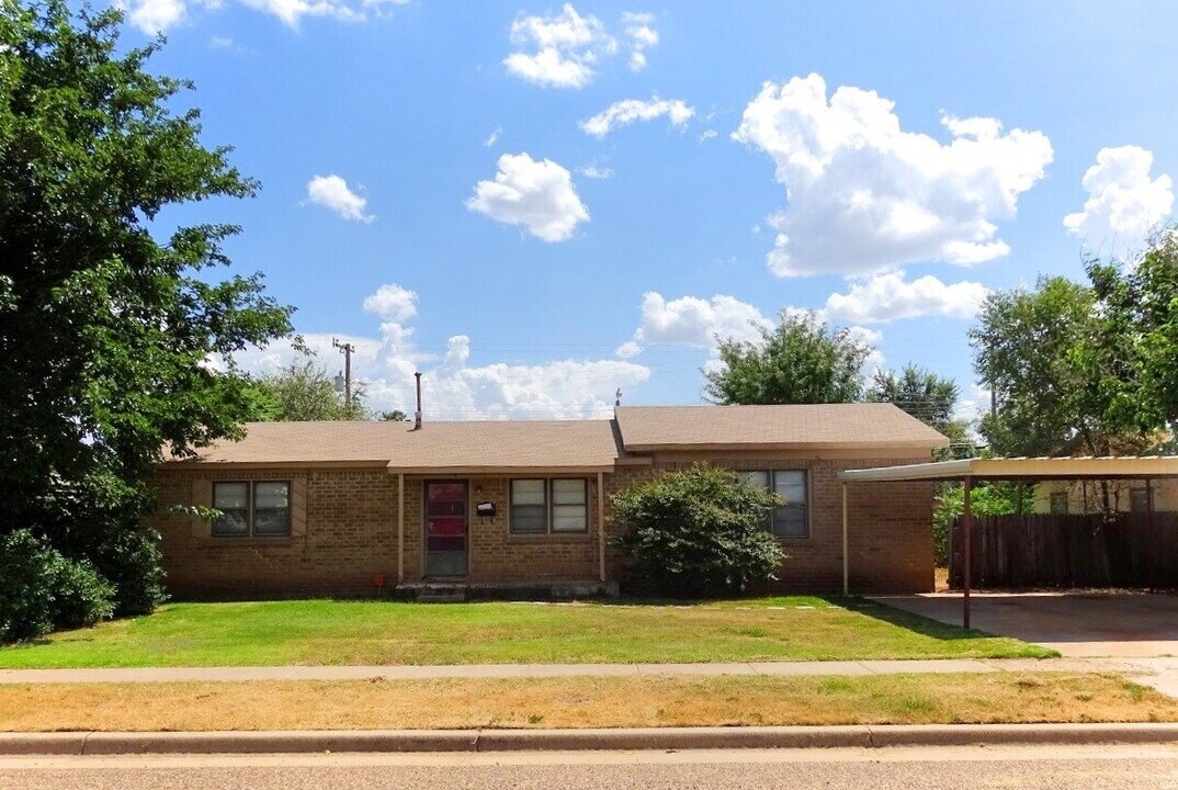 5511 44th St in Lubbock, TX - Building Photo