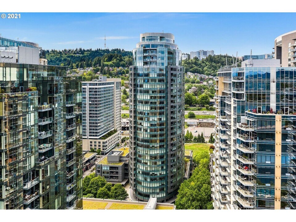 3601 S River Pky in Portland, OR - Building Photo