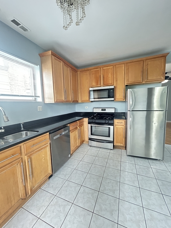 property at 7646 S Phillips Ave