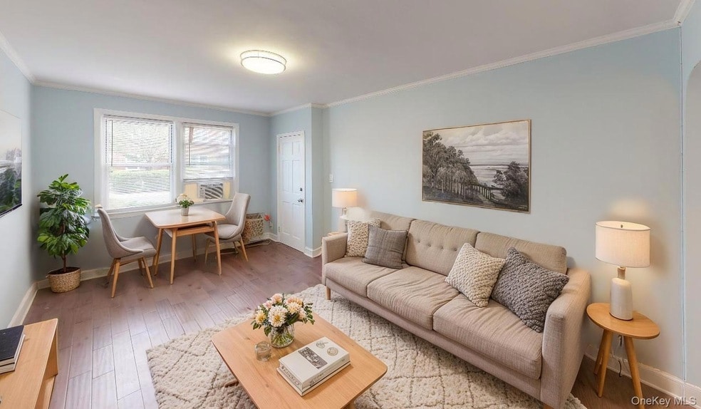 67-12 Juno St, Unit 1 in Queens, NY - Foto de edificio