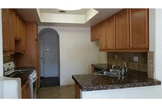 16716 Tim Ln in Van Nuys, CA - Foto de edificio - Building Photo