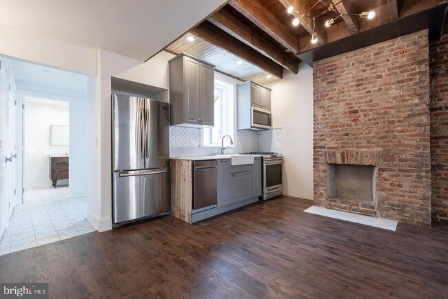 property at 130 W Laurel St