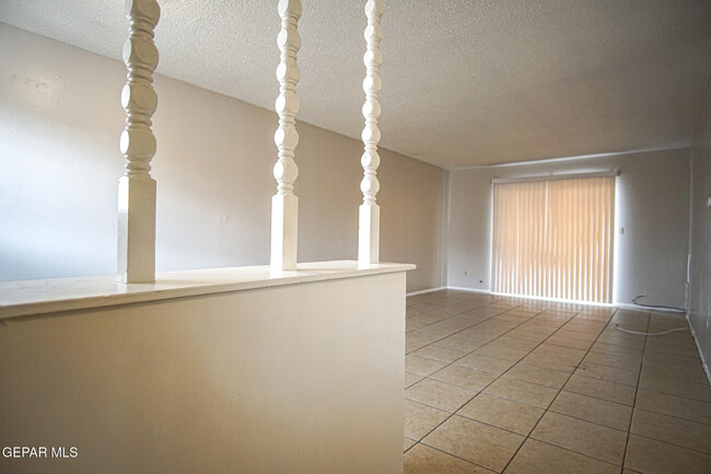 5233 Carousel Dr in El Paso, TX - Building Photo - Building Photo