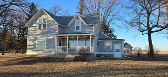 10006 60th Ave SW in Stewartville, MN - Building Photo