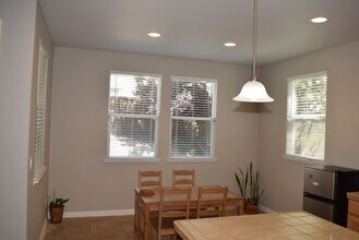 904 Campfire Cir in Rocklin, CA - Building Photo - Building Photo