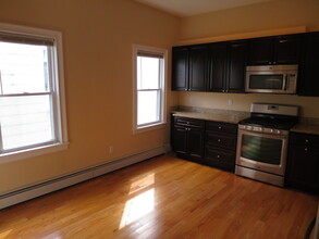 9 Bristol St, Unit 3 in Cambridge, MA - Building Photo - Building Photo